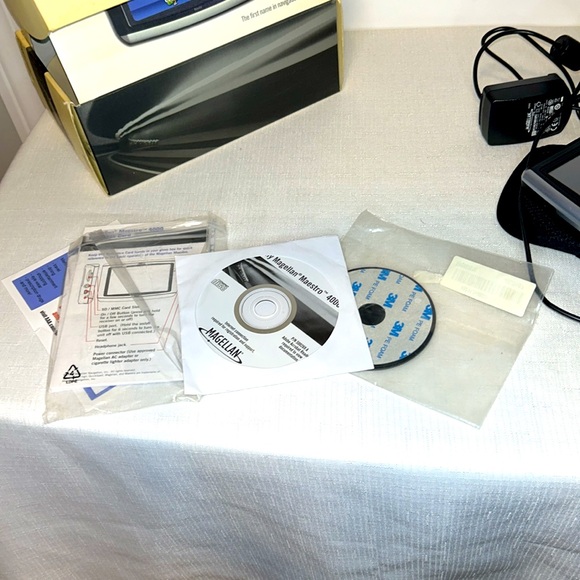 Magellan Maestro 4000 Portable GPS System - Picture 10 of 12